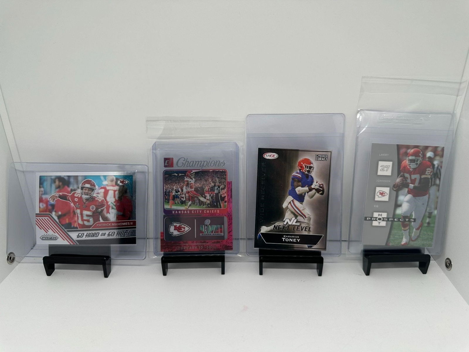 Patrick Mahomes, Moore, Kadarius Toney RC Chiefs: Kansas City Chiefs NFL Football lotSkyy Moore Chiefs ChampionshipKadarius Toney RookiePatrick Mahomes go hard or go home Larry Johnson 2006