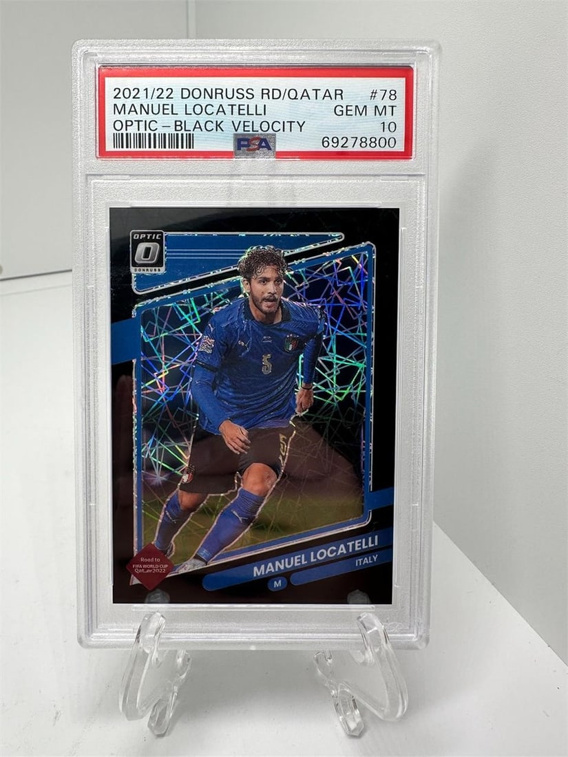 Manuel Locatelli black #d /25 PSA 10 Pop 1: Pop 1 Juventus and the Italy national team2021-22 Donruss road to Qatar PSA 10 Manuel Locatelli optic black velocity #d 24/25