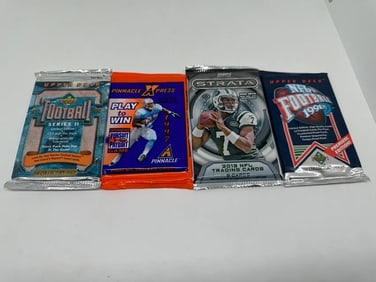 (4) Football packs, 2013 Topps, 1992 Upper Deck, 1997 Pinnacle, 1991 Upper Deck