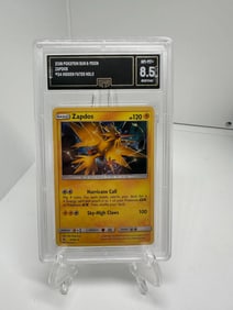 Zapdos Holo Hidden Fates GMA 8.5