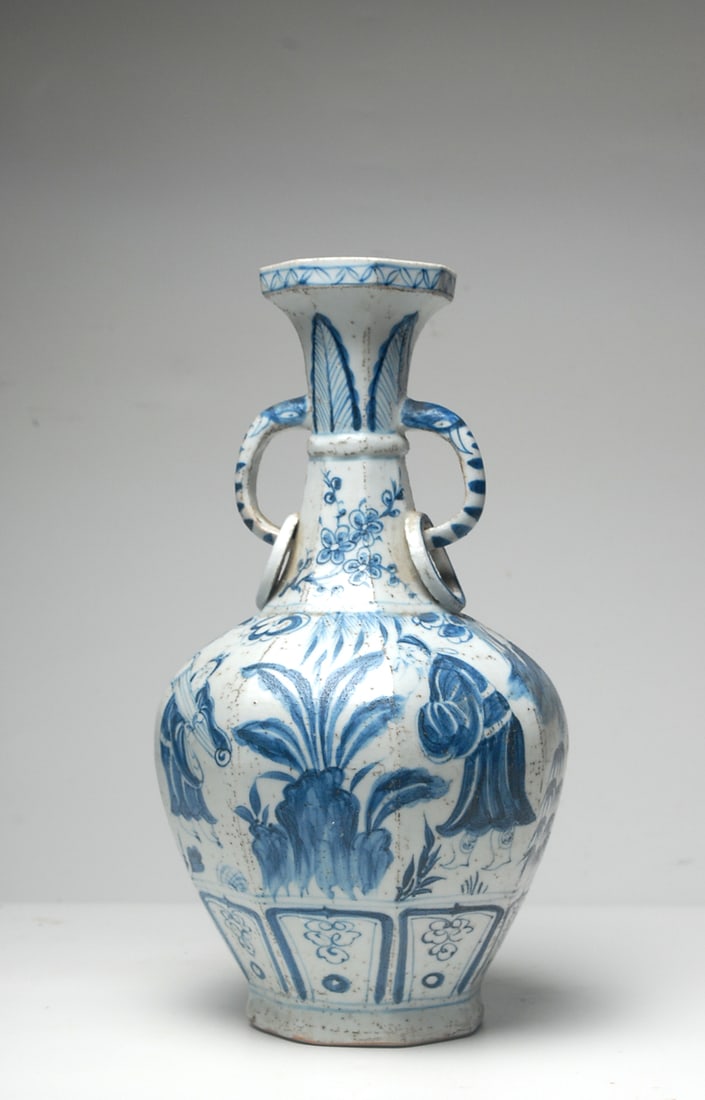 Chinese Antique Vase with Certificate of Authenticity (1 of 9)