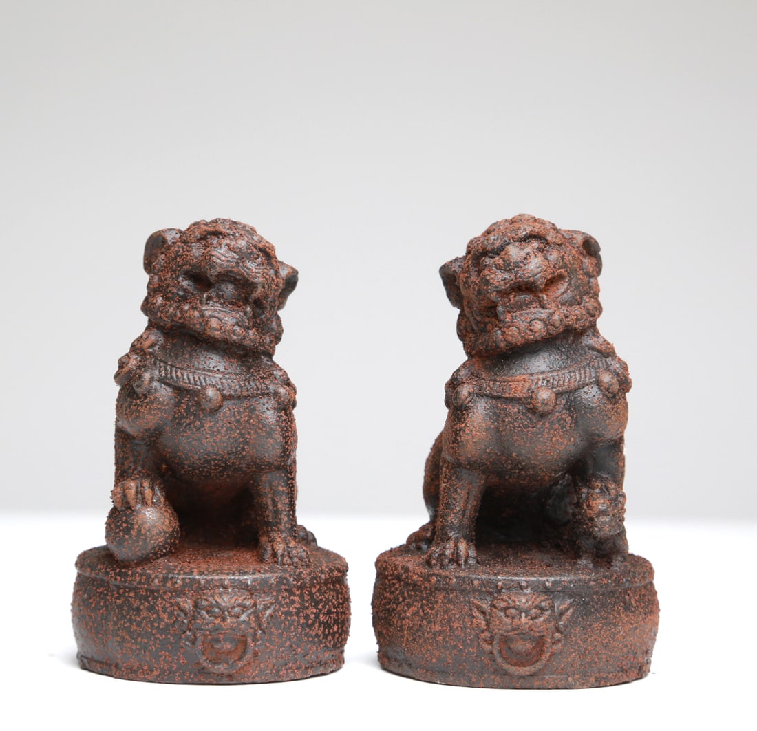 Guarding Lion Foo Dog: Guarding Lion Foo Dog Guarding Lion Foo Dog Condiiton: Rusty Size: 10.3cm The Condition Report states Boc Auction House's reasonable opinion as to the lots general condition in the terms stated in the