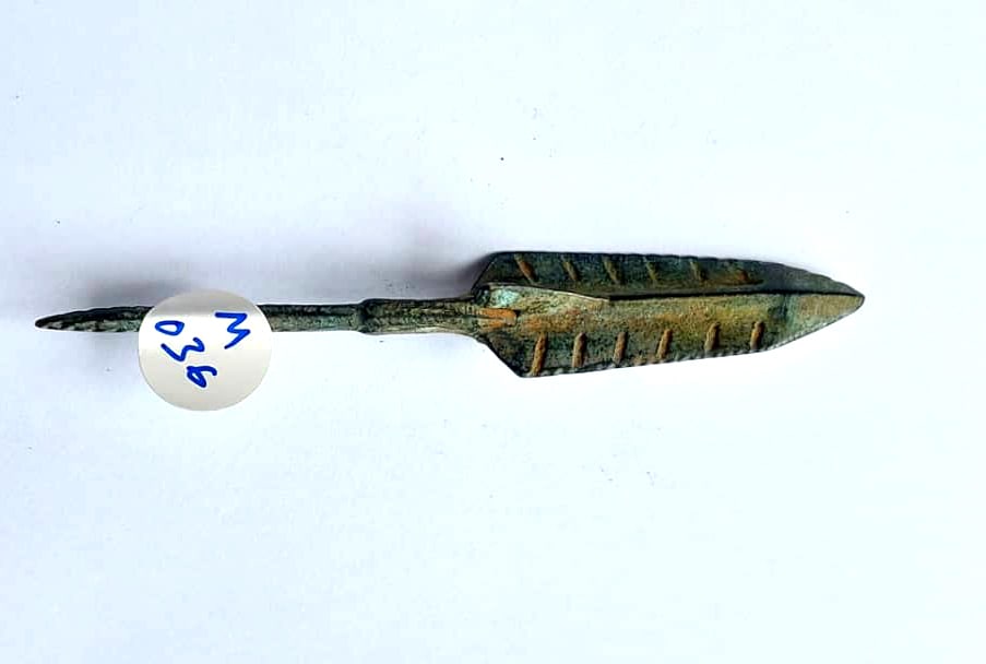 (M036) Ancient Bronze Age Arrow Point (1 of 2)