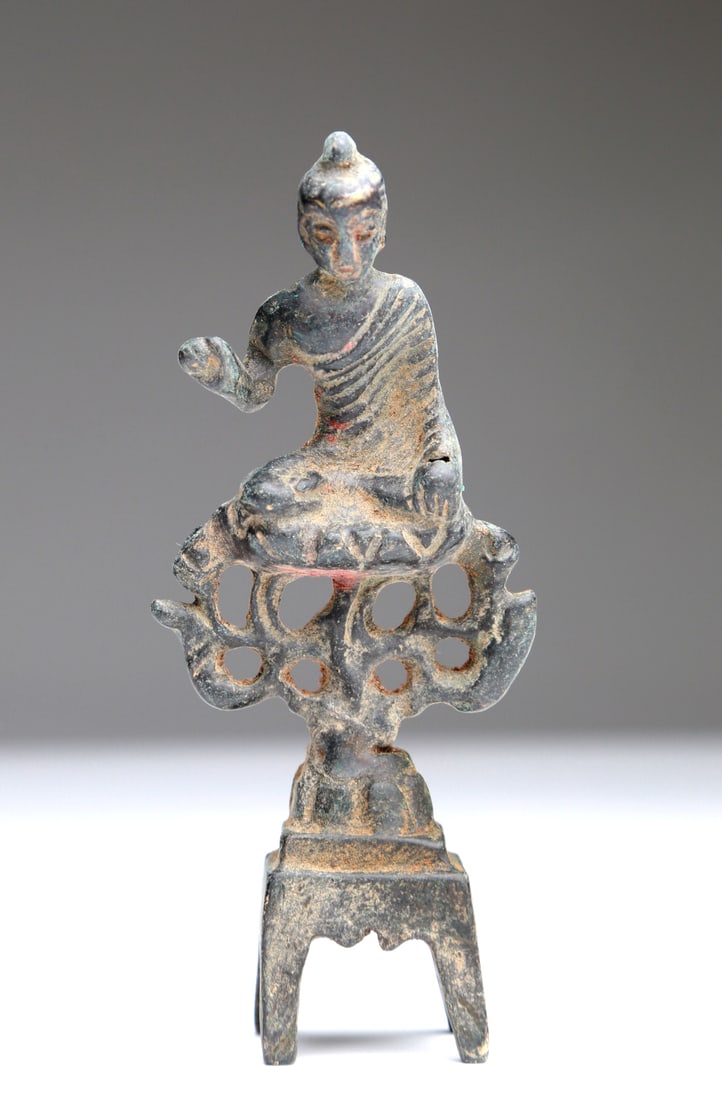 A FINE SMALL TIBETAN BUDDHIST STATUE: A FINE SMALL TIBETAN BUDDHIST STATUE Qing Dynasty; Size: High: 10cm Material: Bronze Estimate: $1200 to 1800 Payment: Bank Transfer and WISE Shipping fee: Flat rate $150.00. combined shipping are welc