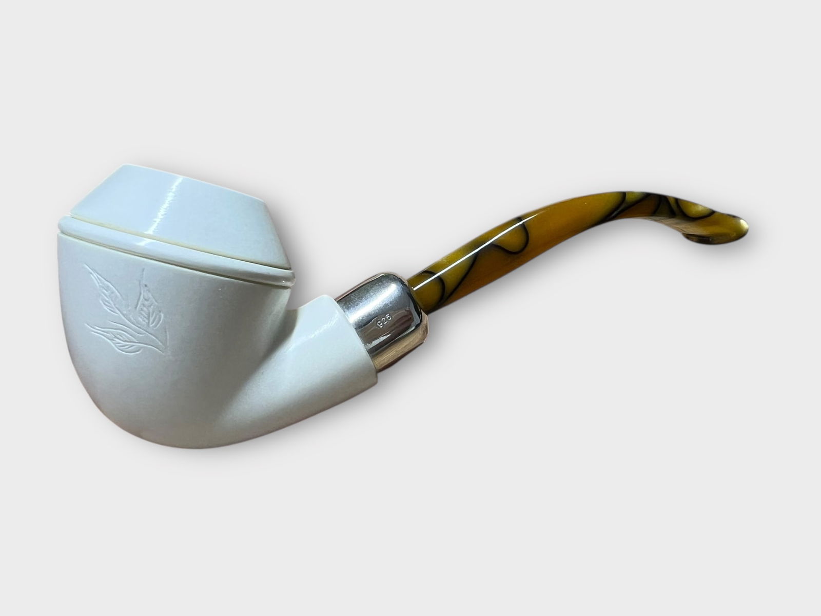 Exquisite Handcrafted Meerschaum Pipe: Elegant Design by Turkish Master Craftsmen
