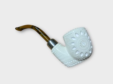 Elegant Handcrafted Meerschaum Pipe with Intricate Floral Design - Collectible Treasures