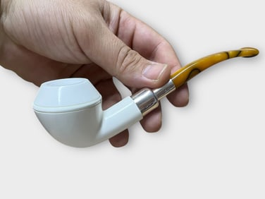 Elegant Handcrafted Meerschaum Pipe: Masterfully Carved in Turkey, Collector's Treasure
