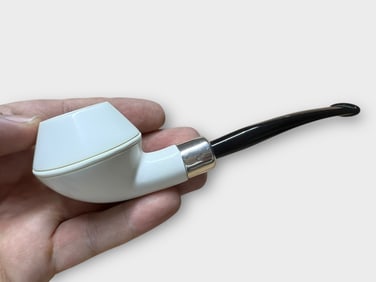 Elegant Handcrafted Meerschaum Pipe - Masterpiece from Turkey's Artisan Family