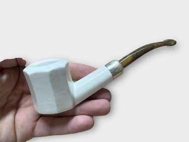 Exquisite Handcrafted Meerschaum Pipe ? Masterfully Carved Turkish Collectible