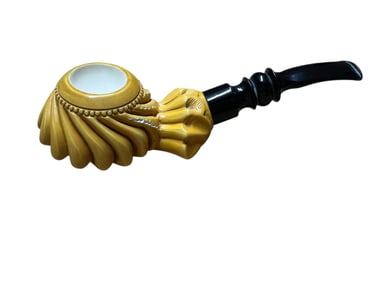 Exquisite Handcrafted Meerschaum Pipe - Mastercrafted Family Artistry from Turkey