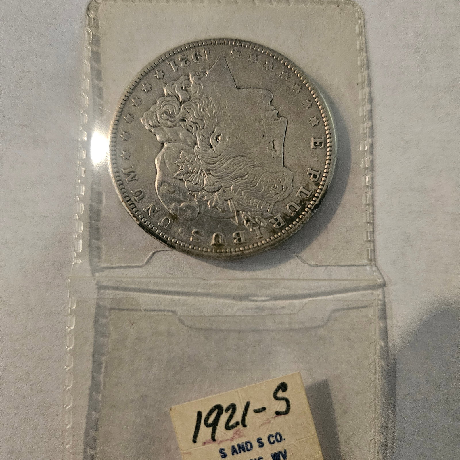 Authentic 1921-S Morgan Silver Dollar Coin ? Rare Vintage Collectible: Discover an exceptional piece of history with this authentic 1921-S Morgan Silver Dollar coin, a must-have for any serious collector or numismatic enthusiast. Issued by the United States Mint, this vi