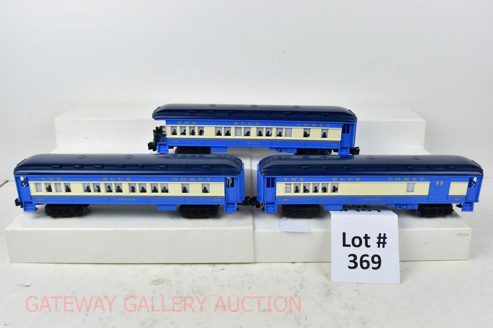 Modern Lionel:: (3) Blue Comet Passenger Cars: 300 Halley Combo, 1179 Biela Coach, 1170 Tuttle Observation W/SOUND CLIP, Conductor, LED Lantern No Boxes