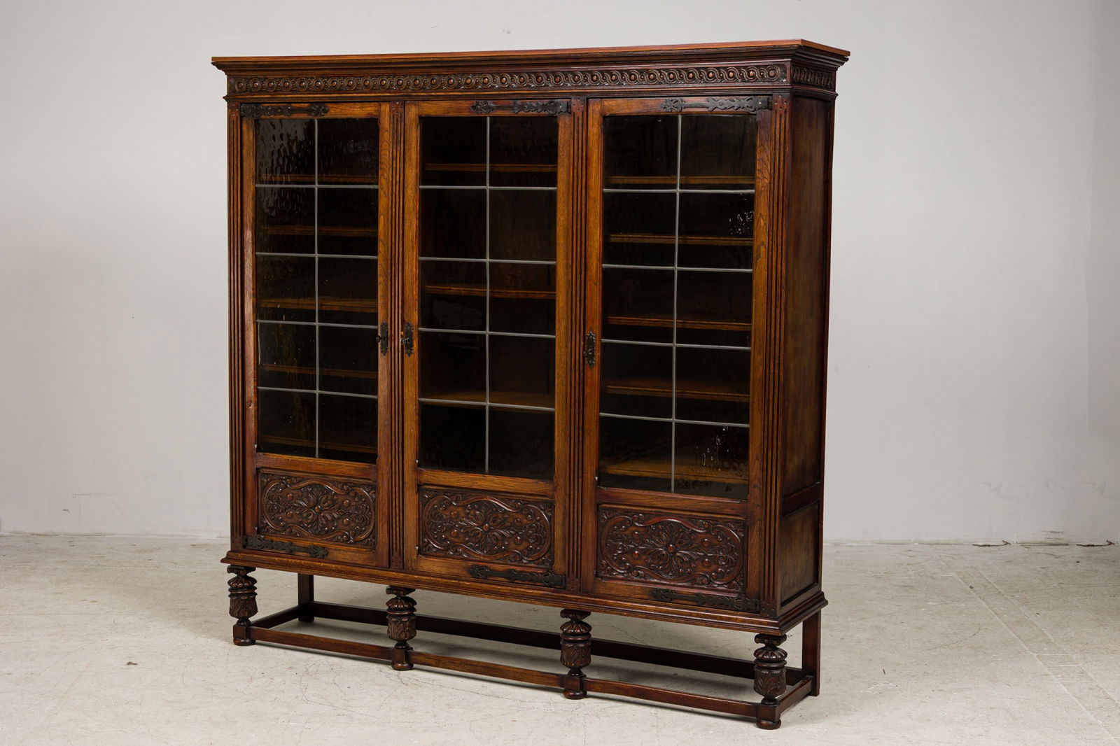 Gillow Style Oak Library Cabinet (1 of 20)