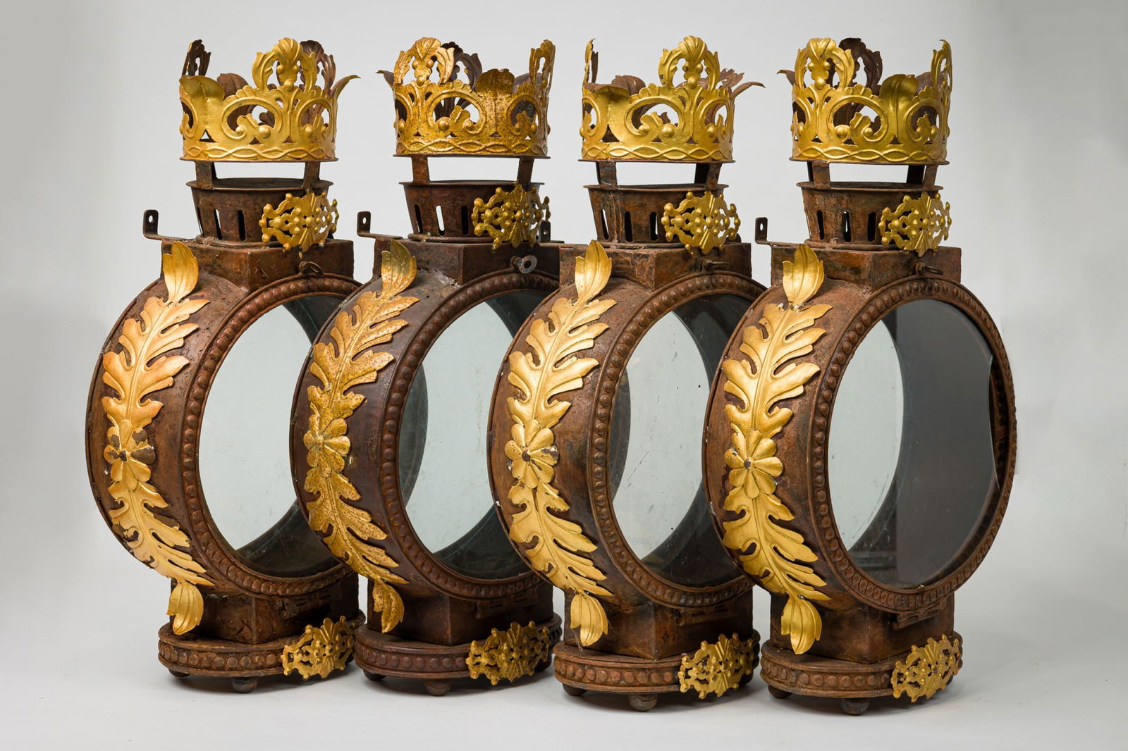 (4) parcel gilt tole candle lanterns (1 of 5)