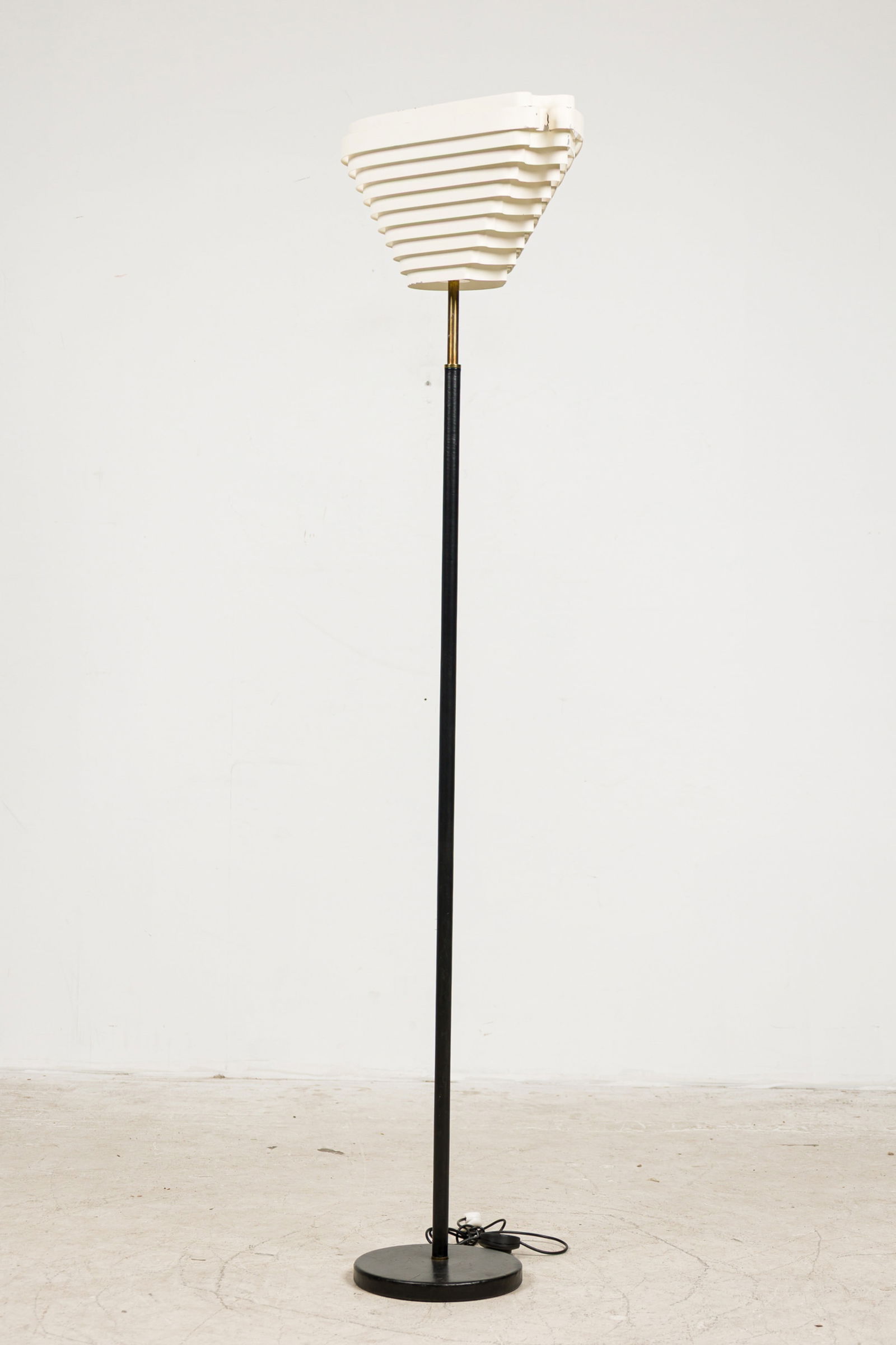 Alvar Aalto, Floor Lamp Model A805, 'Angel Wing' (1 of 10)