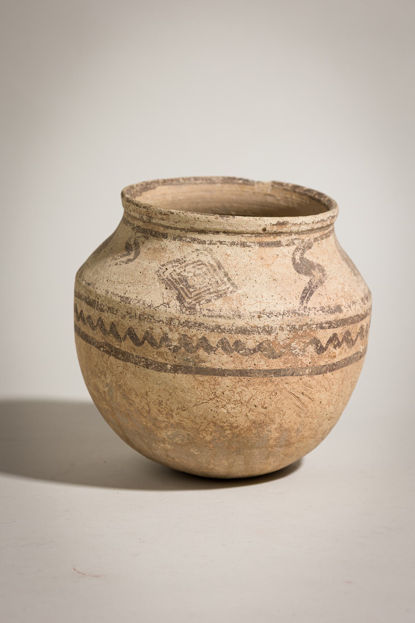 Ancient PersianTepe Giyan Bi-chrome Pottery Jar (1 of 8)