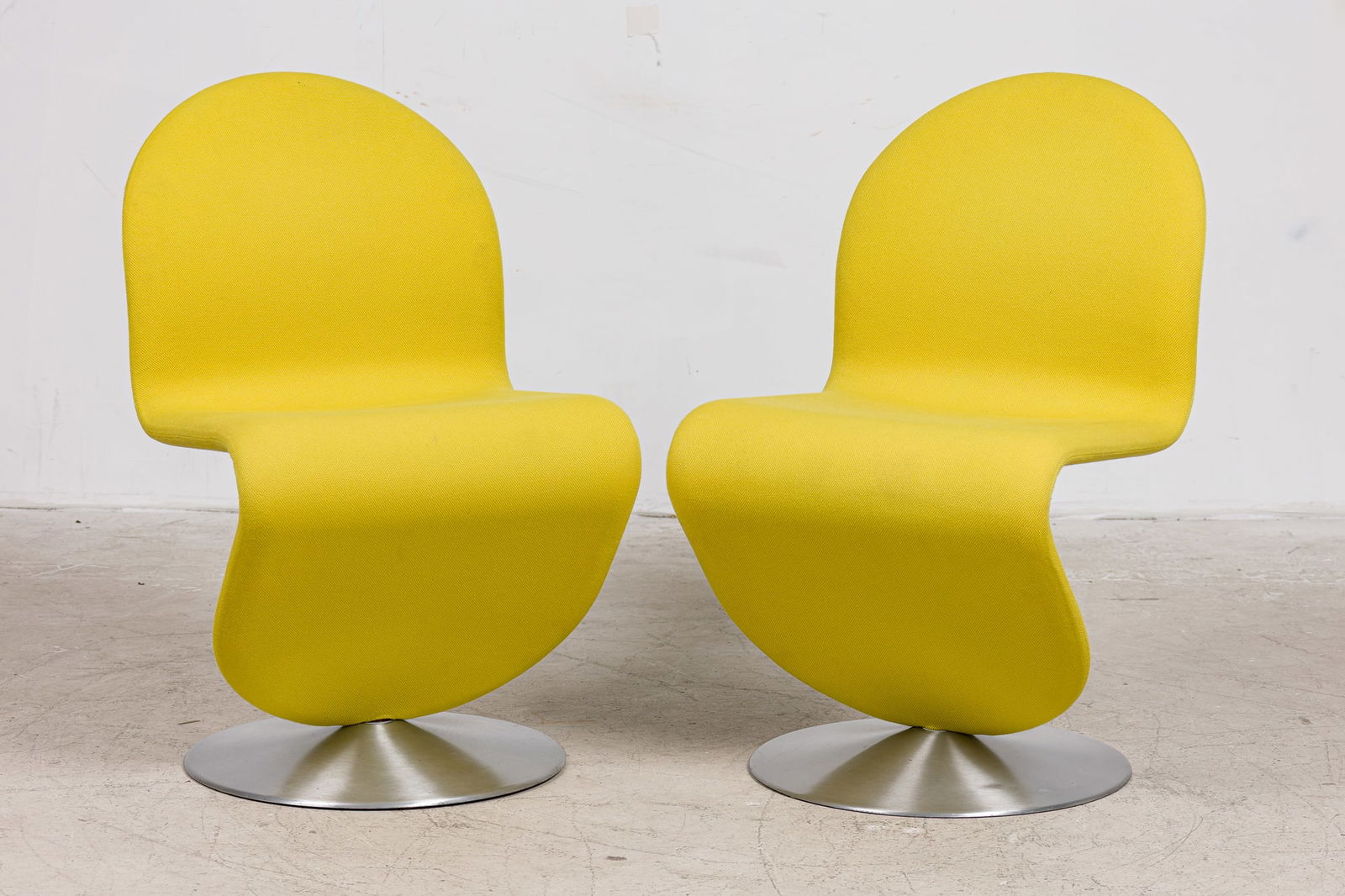 Verner Panton, Pair yellow System 123 Chairs (1 of 7)