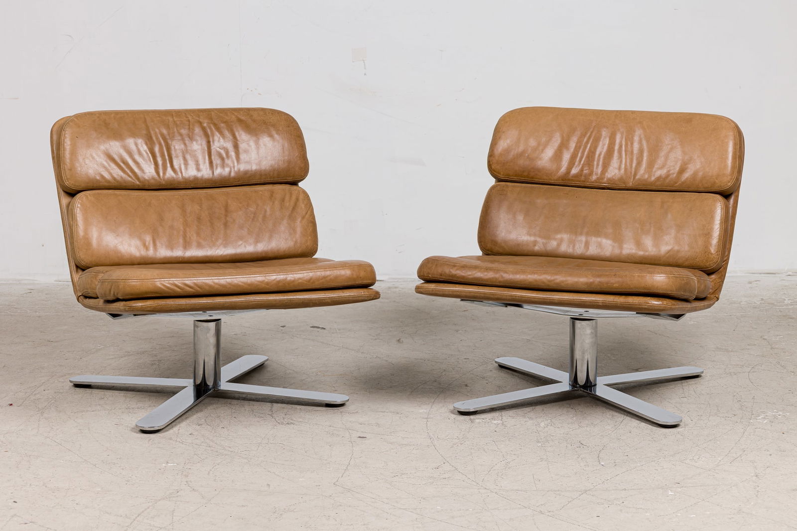 John Follis, pair of leather Solo lounge chairs (1 of 8)