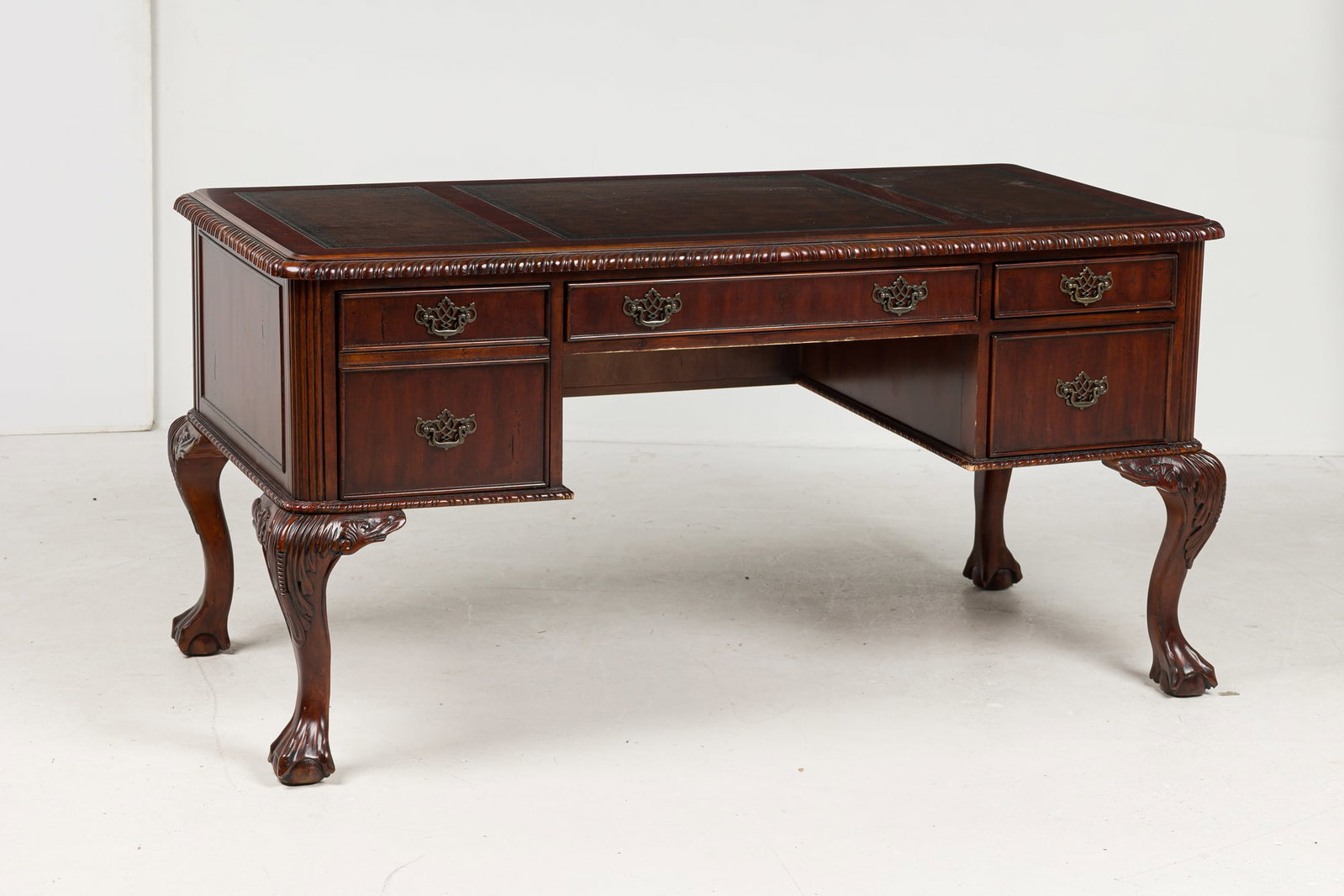 Hooker Furniture, "Seven Seas" chippendale style executive desk (1 of 9)