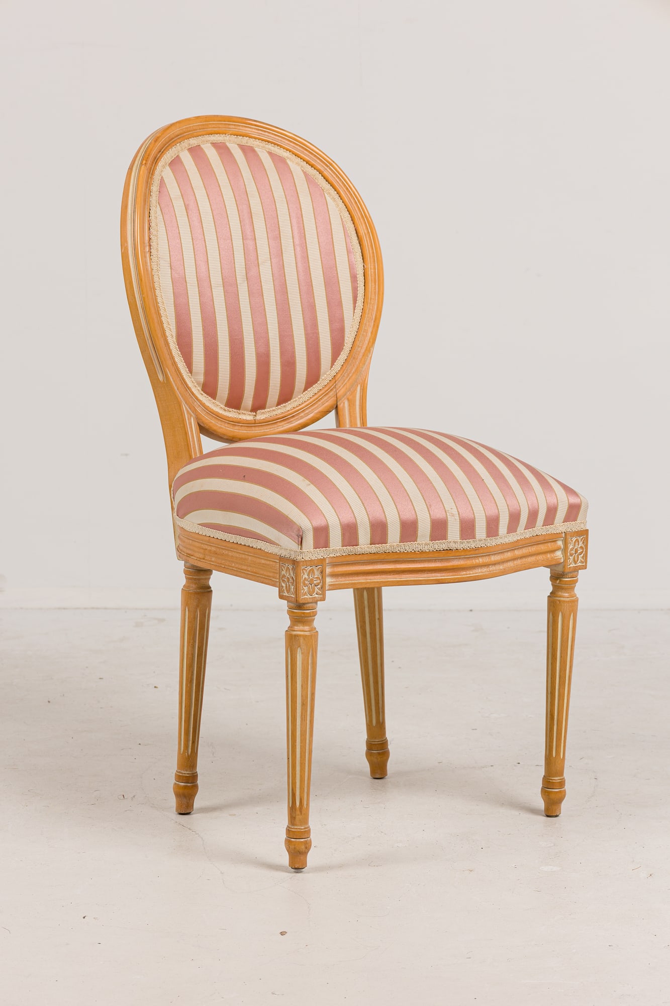 Louis XVI style medallion chaise, Mac II (1 of 7)