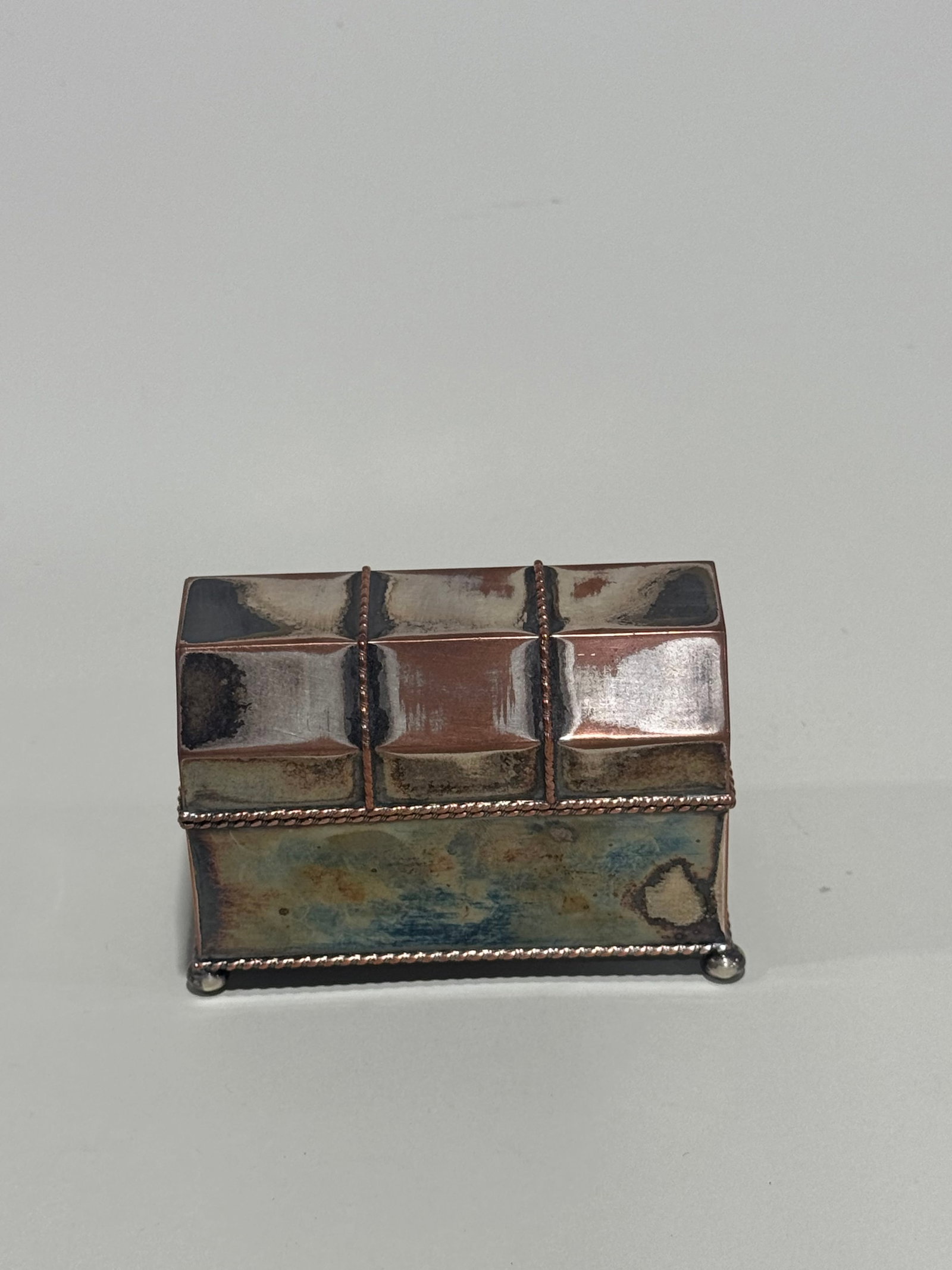 Arts & Crafts style, silver-plated inkwell set & coppered metal feather pen: 19th/20th c, silver-plated copper, casket chest shaped box with raised rope style trim, domed lid, raised on four spherical feet, includes (2) beveled glass inkwells with silver-plated lids, 3.25"h x 