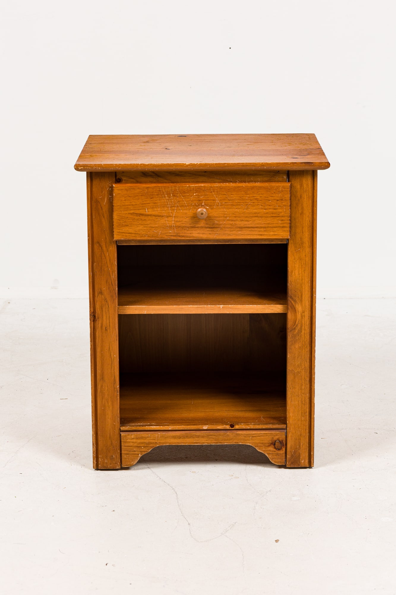 American country pine storage table (1 of 6)