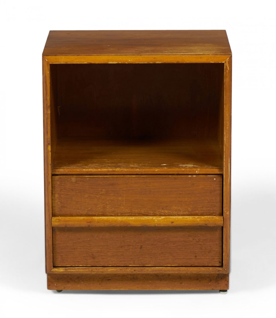 T.H. Robsjohn-Gibbings for Widdicomb, walnut nightstand model 1670 (1 of 11)