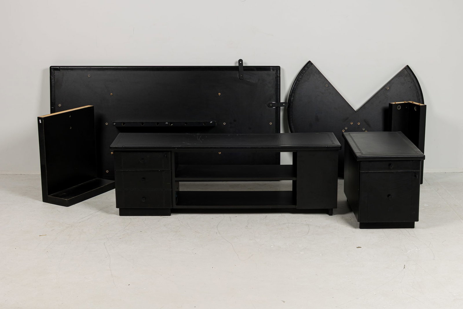 Guido Faleschini, modern leather desk (1 of 10)