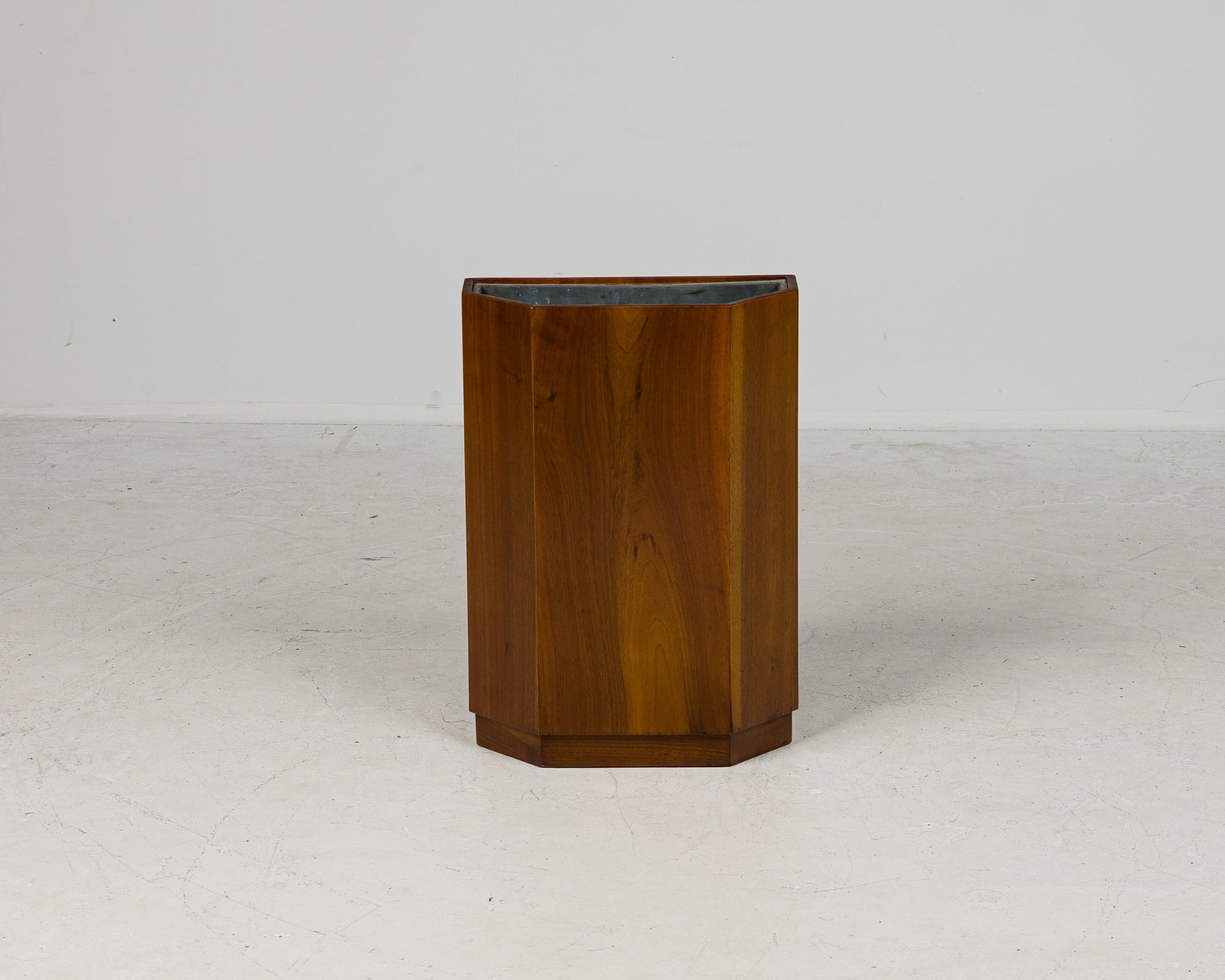 Custom Contemporary six-sided walnut umbrella stand, Thierry Despont: late 20th c., USA, with metal liner, designed or commissioned by Thierry Despont, 24.75"h x 17.25"w x 7"d Provenance: Property from 850 5th Ave: a Thierry Despont commission 