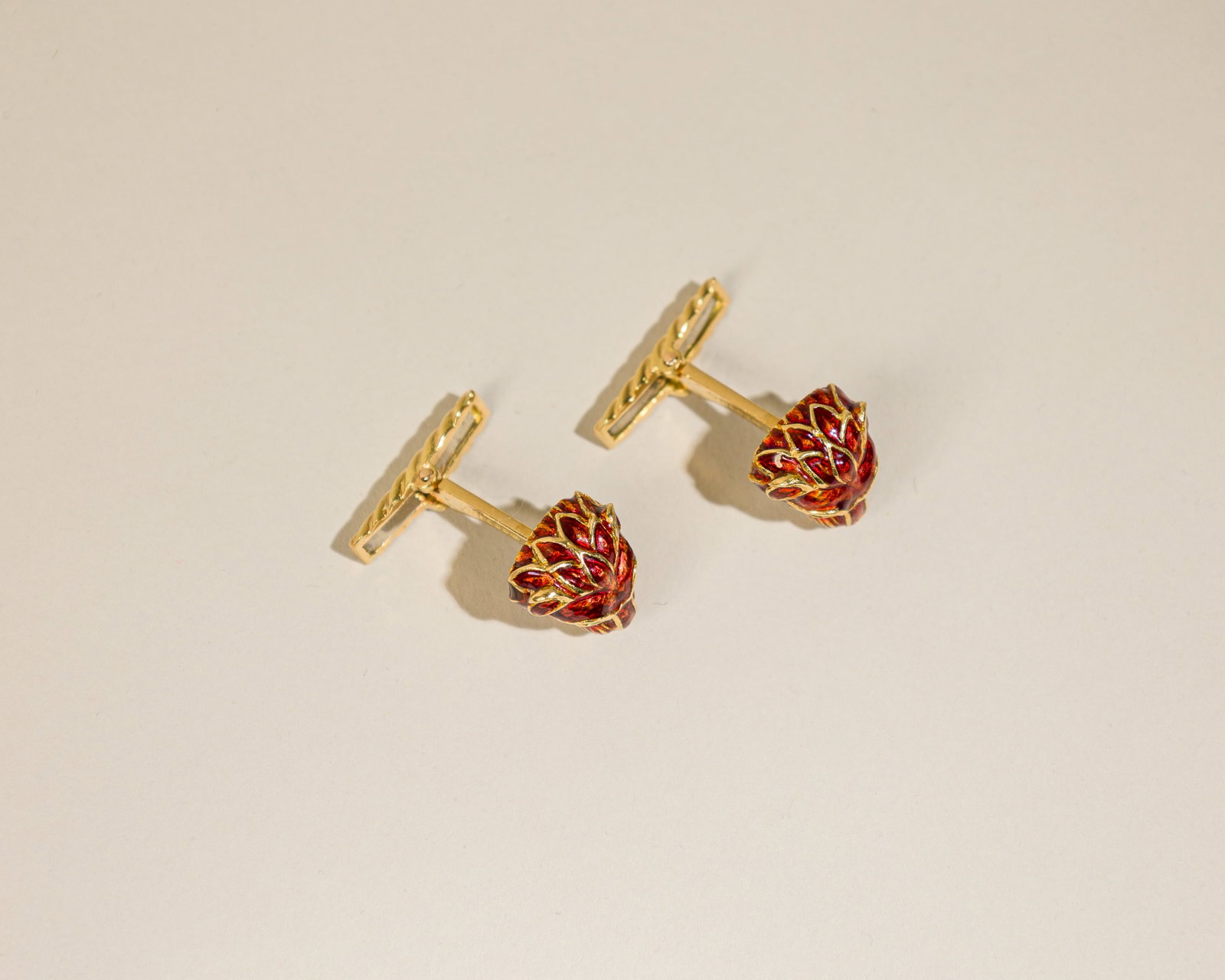 Vintage David Webb Enamel Cufflinks: Origin: Vintage David Webb Metal: 18K yellow gold Measurements: 20 mm long Weight: 12.2 g Stamped: Webb,750 Condition: In very good condition. Category: Cufflinks Tie Pins and Tie Clips