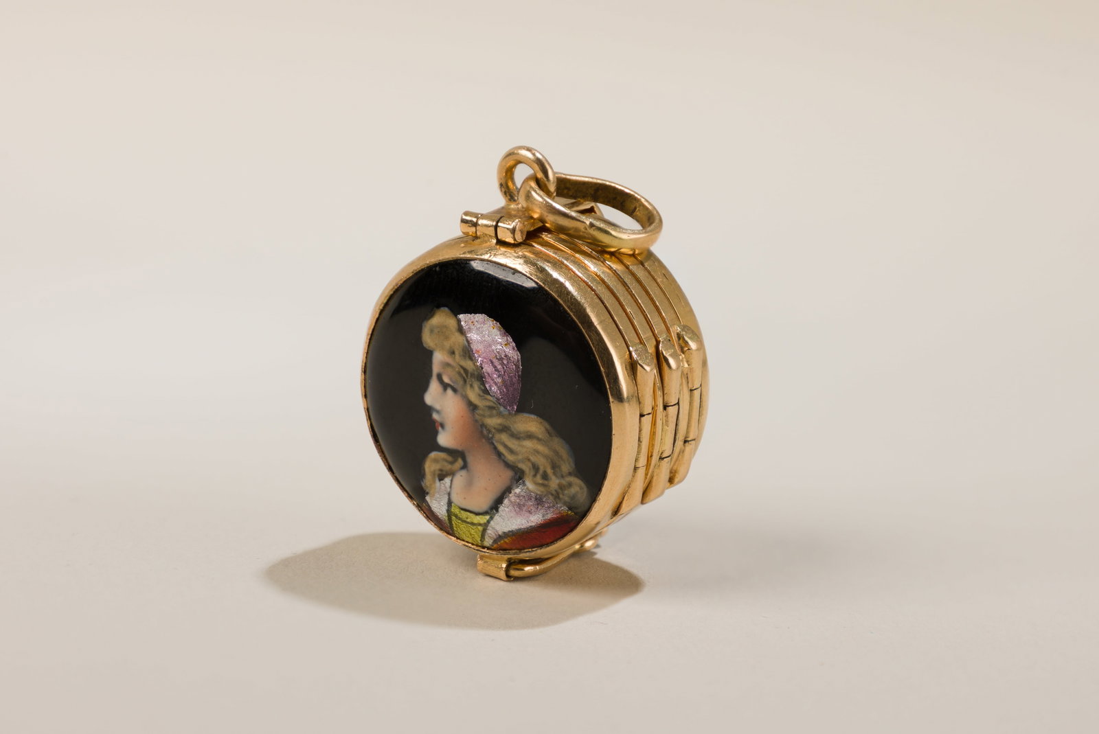 Victorian Locket Pendant: Origin: C`1890`s Metal: 18K yellow gold Measurements: approx. 1" Weight: 28 g Stamped: 18K Condition: In very good conditions.It has six individual photo compartments Category: Lockets