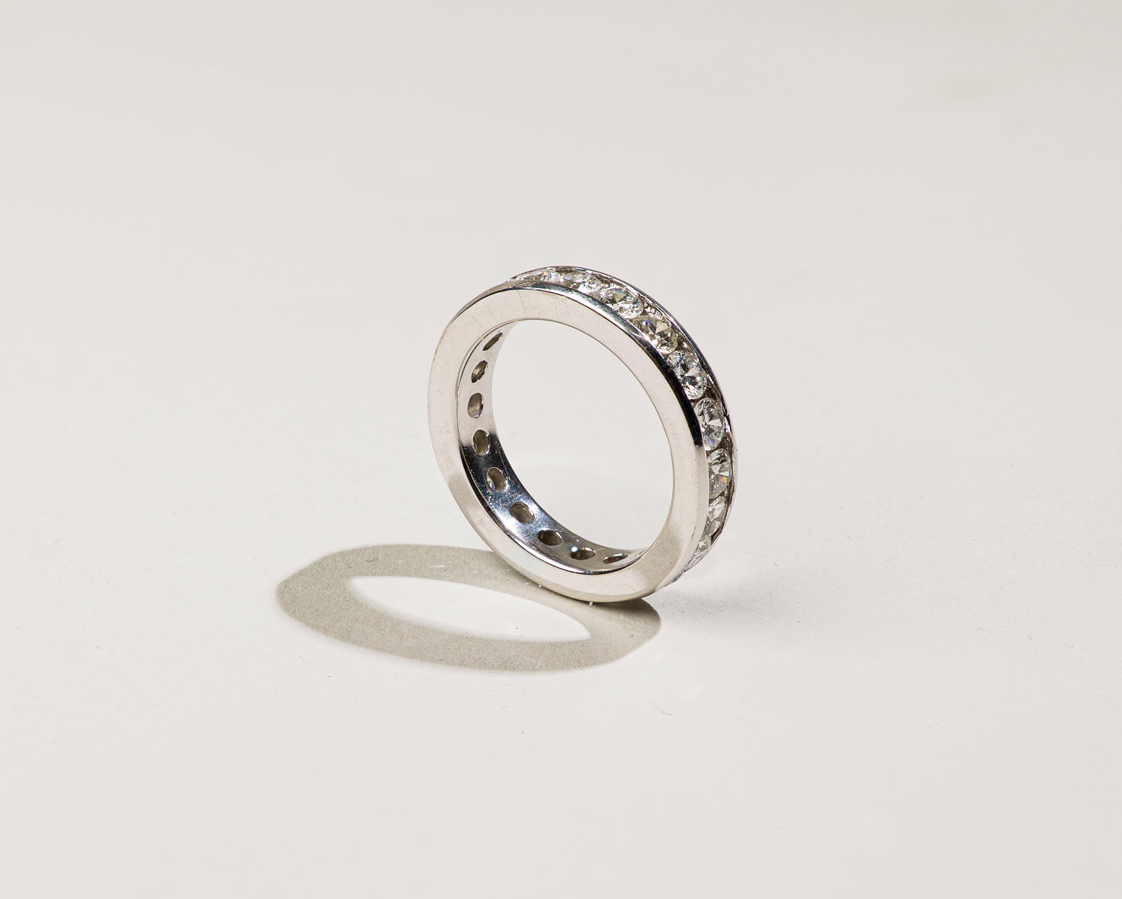 Diamond eternity band: Origin: Contemporary Metal: 14K white gold Gemstone(s): Round brilliant cut diamonds approx. 2.40 carats total G/VS Measurements: 4 mm wide Size: 7 1/2 Weight: 6 g Condition: In very good condition Ca
