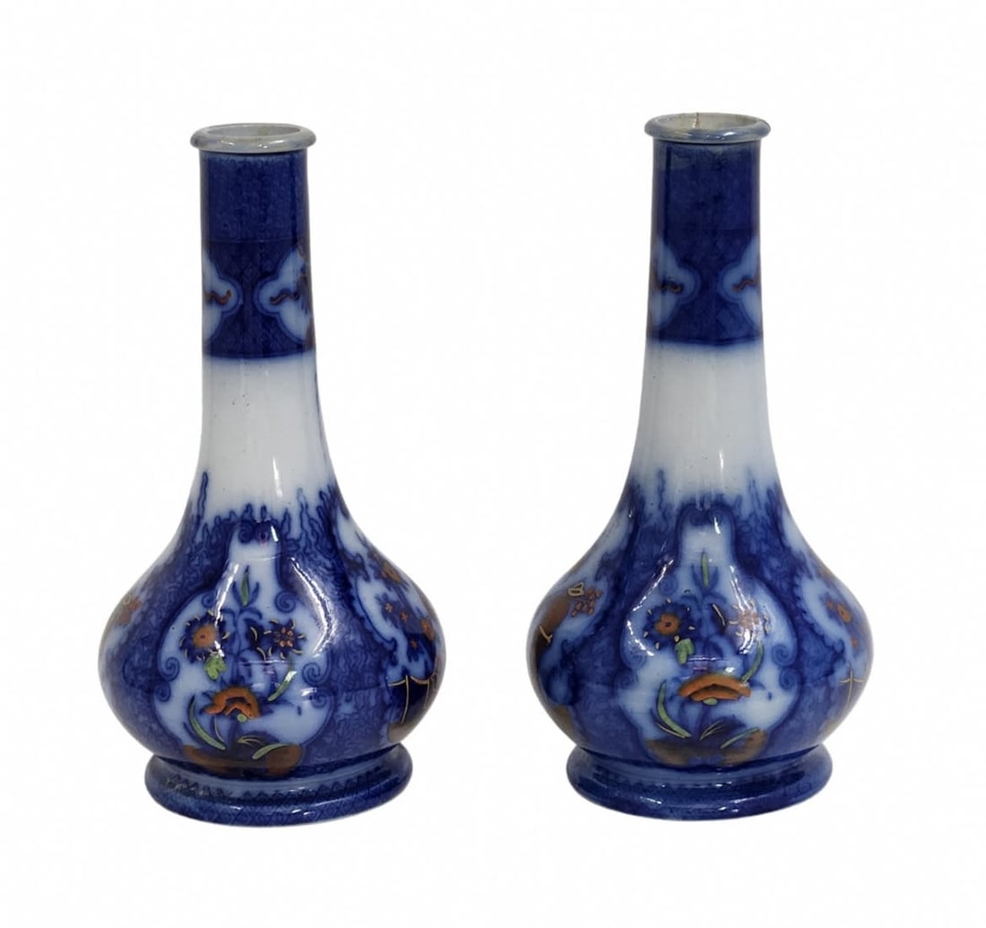 A pair of antique English vases from the 19th century (Victorian), made of decorated pottery (1 of 5)