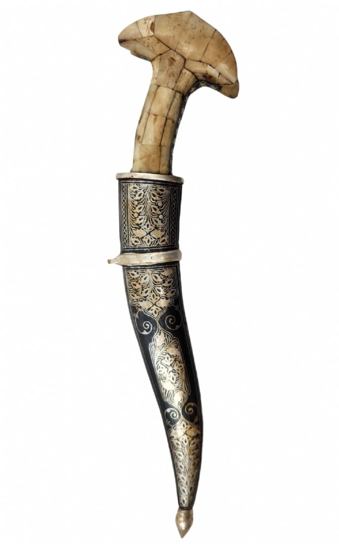 Decorative dagger: Decorative dagger, made of metal and bone. Length: 32 cm. Width: 8 cm. Period: 20th century