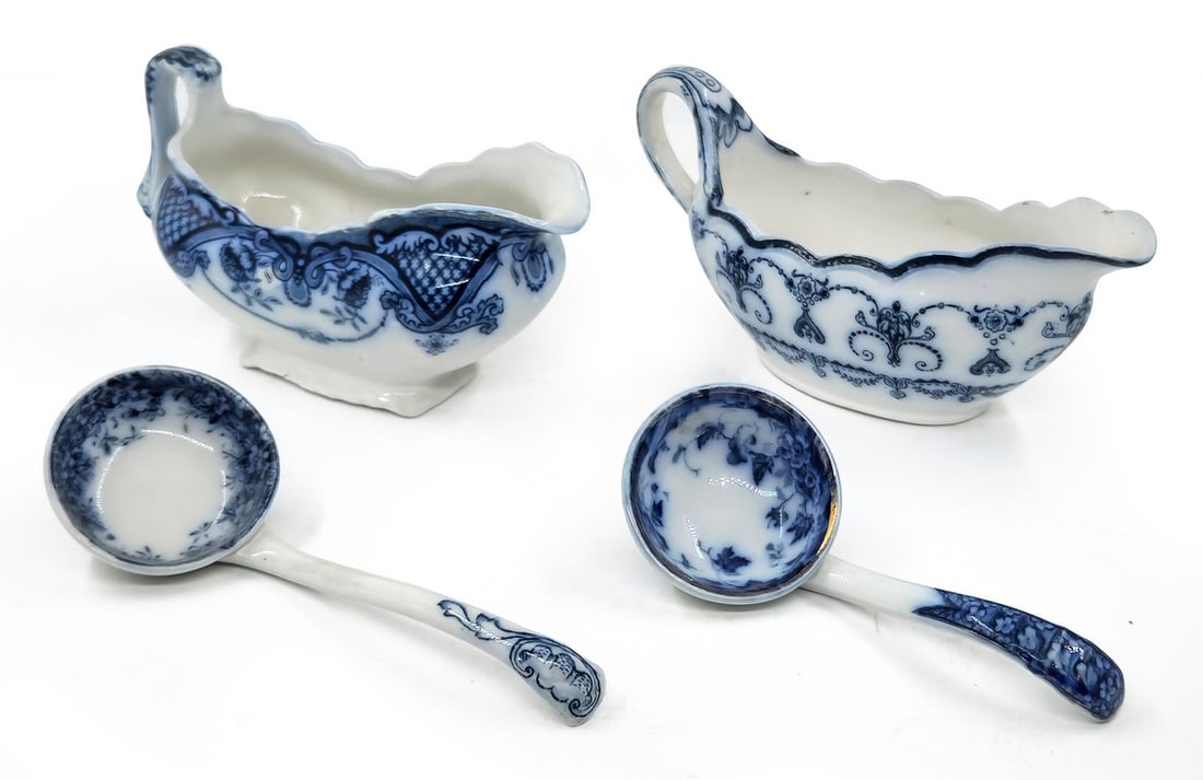 Two antique Victorian sauce boats and two spoons, 19th century (1 of 7)