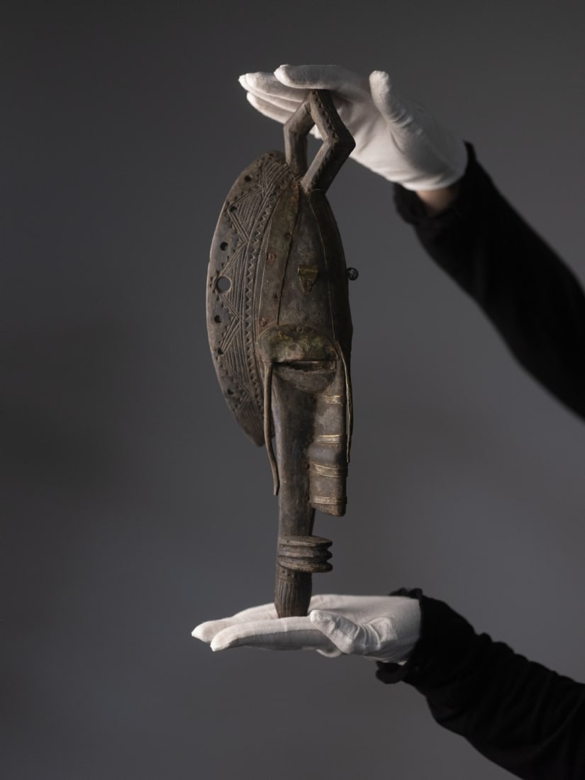 African mask of the Marka people Made of carved wood (1 of 5)