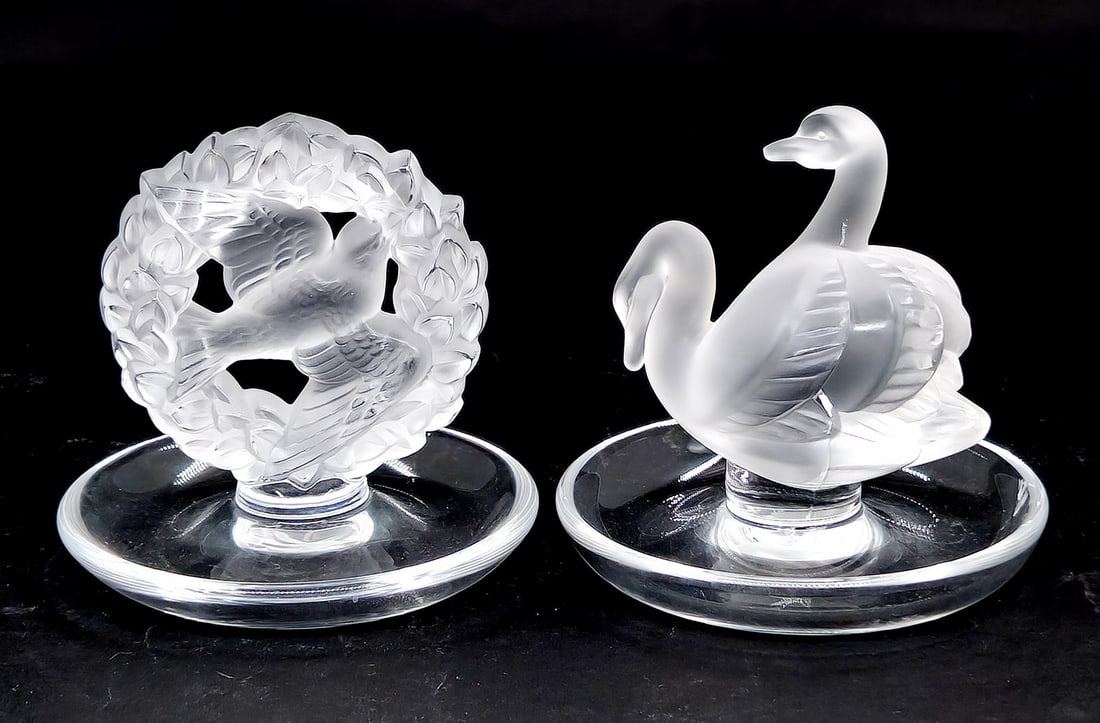 Lalique – Pair of High-Quality French Tabletop Ring Holders: Lalique – Pair of High-Quality French Tabletop Ring Holders, model Names: 'Pax Dove of Peace' and 'Love Swans' Made of crystal, signed Height: 10 cmNotice: We are located in Israel and provide full