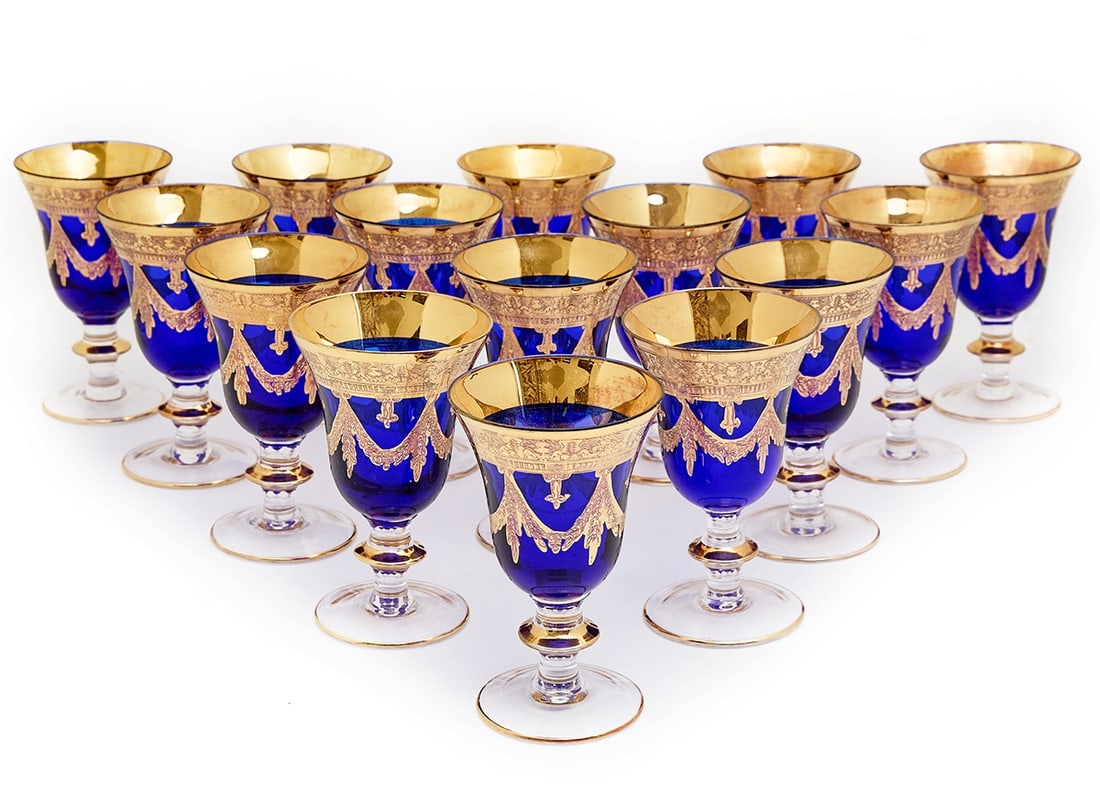17 Large Wine Goblets Made of Cobalt Blue Glass with Gold Decorations: 17 Large Wine Goblets Made of Cobalt Blue Glass with Gold Decorations, 17 large wine goblets made of cobalt blue glass with gold decorations. Top opening diameter: 9.5 cm. Height: 15.5 cm.Notice: We a
