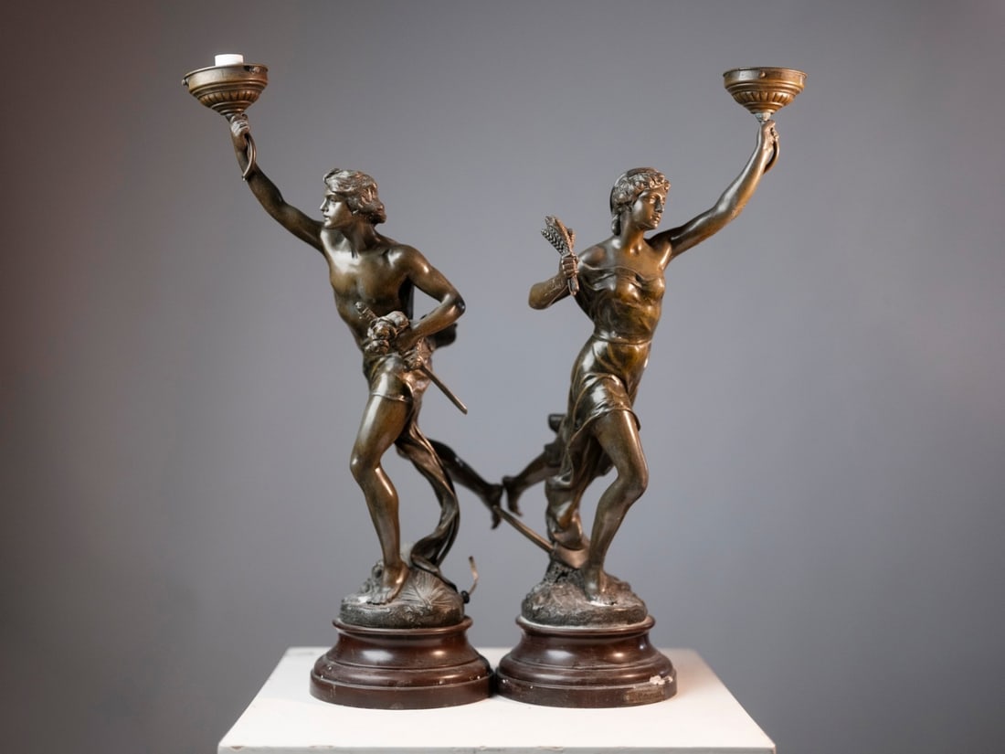 Pair of antique French table lamps from the late 19th century: Pair of antique French table lamps from the late 19th century, made of cold-painted patina-like felt on bronze The sculpted figures are based on a model by Jean Baptiste Germain (French artist, 1841-1