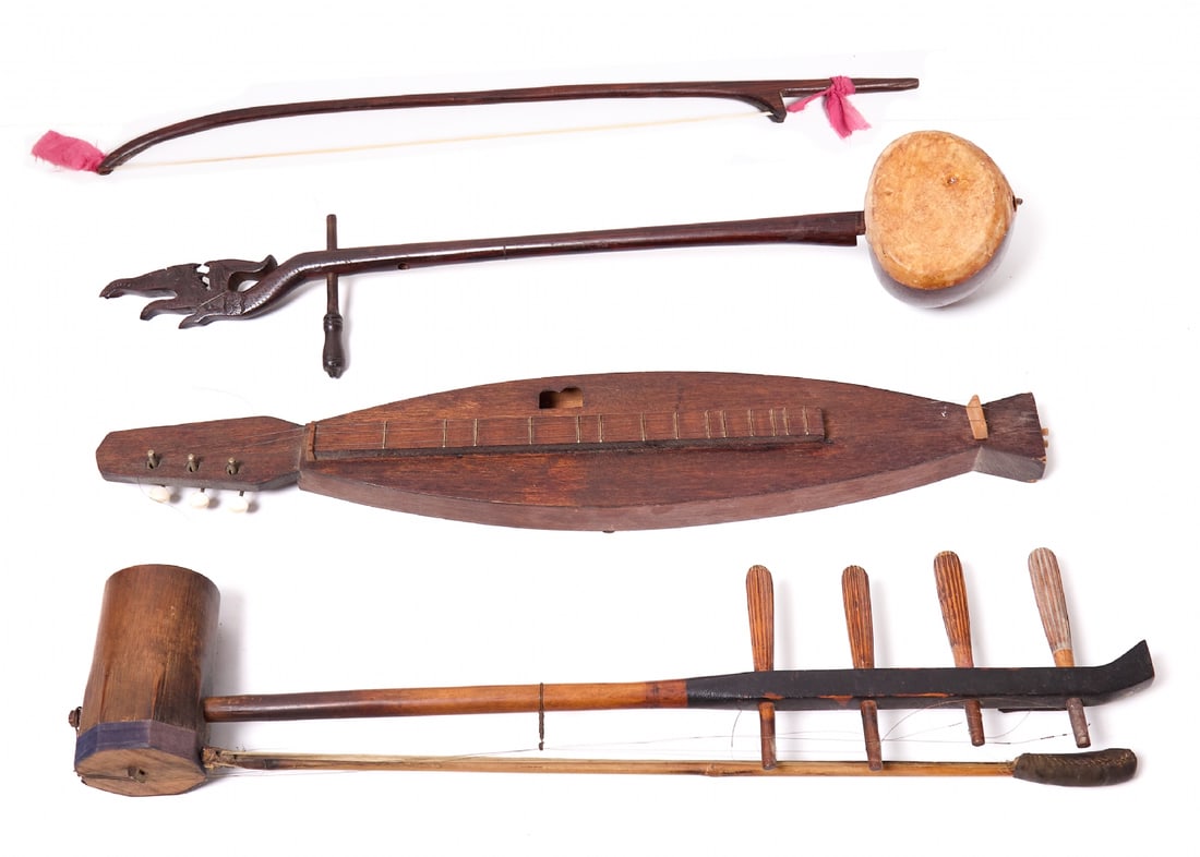 Three Traditional African Musical Instruments: Vintage Dulcimer, Chinese Gaohu, and Mini Erhu Model: Three Traditional African Musical Instruments: Vintage Dulcimer, Chinese Gaohu, and Mini Erhu Model, - Vintage African Wooden Dulcimer String instrument with 4 strings, handmade: 82 cm - Carved Africa