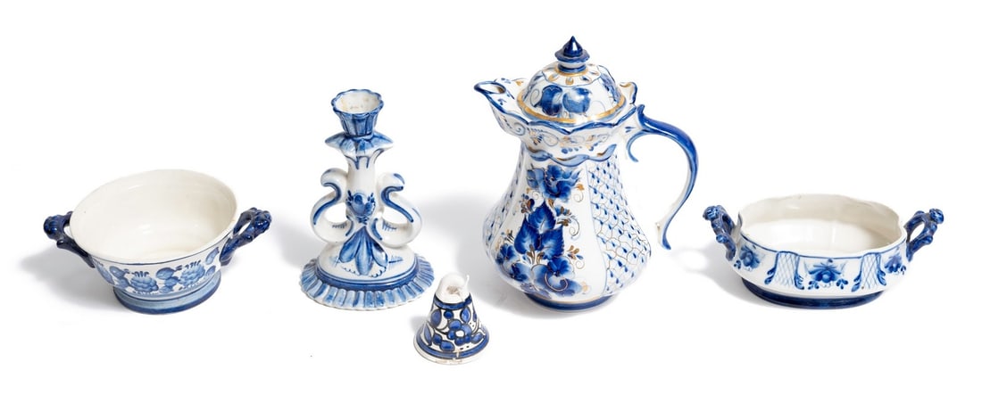 4 Gzhel Items Hand-painted in blue and white with floral patterns (1 of 7)