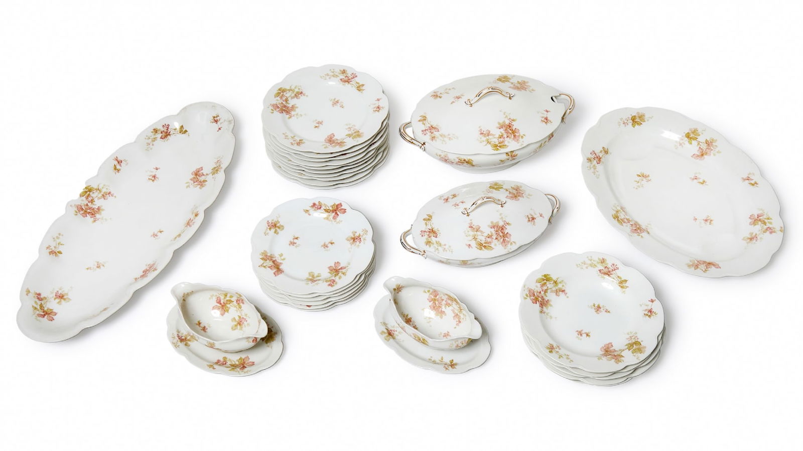 Porcelain Set Parts by Haviland Limoges, France: Porcelain Set Parts by Haviland Limoges, France, the set includes: 10 plates: 24 cm 5 bowls: 24 cm 6 plates: 22 cm 2 sauce boats: 21 cm Tray: 62 cm Serving plate: 46 cm Soup tureen: 31 cm Soup tureen: