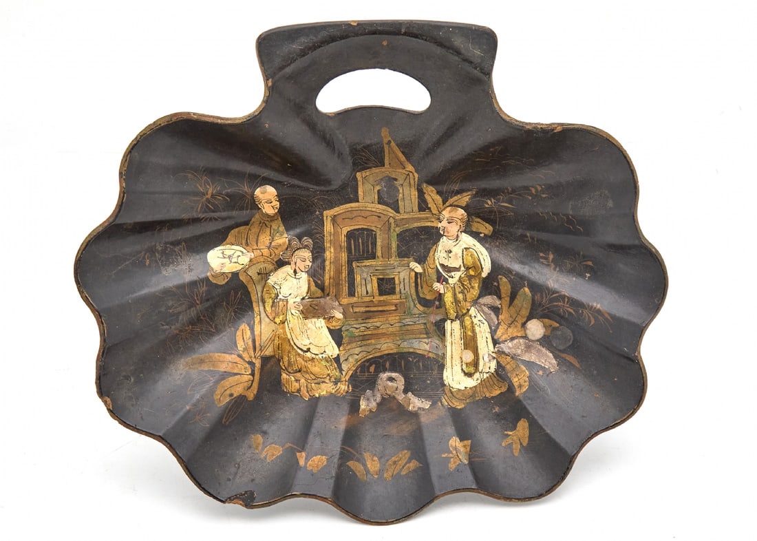 Antique 19th Century Chinese Papier Mache Dustpan, Decorated with Gold and Polychrome Enamel (1 of 2)