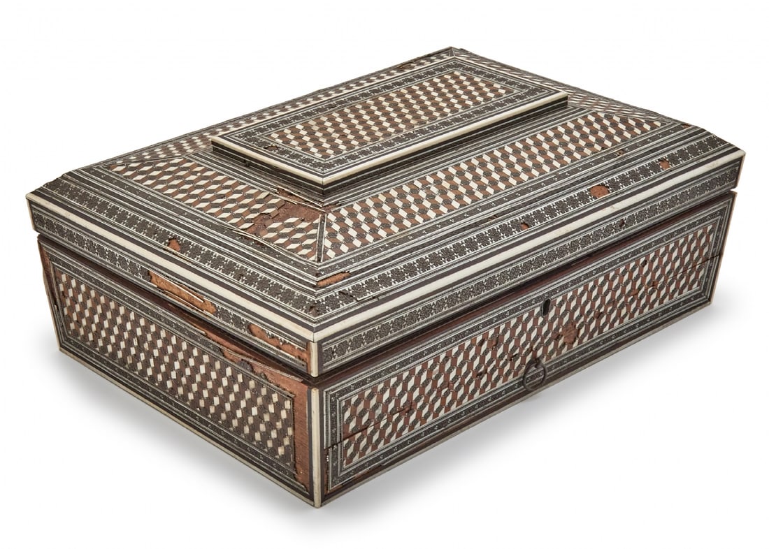 19th Century Anglo-Indian Antique Sewing Box Made of Wood, Decorated with Sadeli Work (1 of 4)