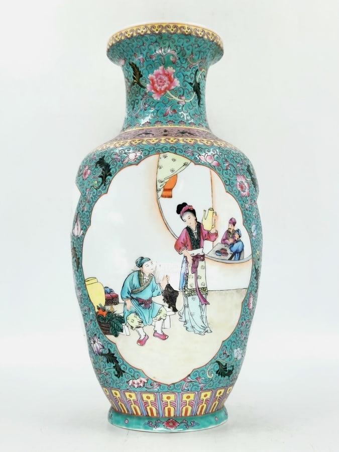 Chinese Porcelain Vase, 'Famille Rose', Republic Period (1912 to 1949) (1 of 10)