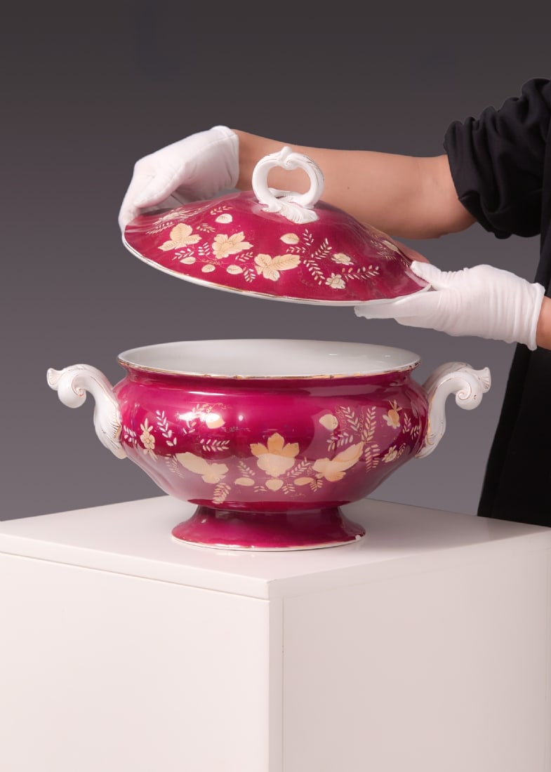 Large Antique Russian Porcelain Soup Tureen by Gardner Porcelain, Signed: Large Antique Russian Porcelain Soup Tureen by Gardner Porcelain, Signed, late 19th century Decorated with enamel and gold Main text in Russian reads "?„?°?±?€?¸???¸ ?“?°?€?