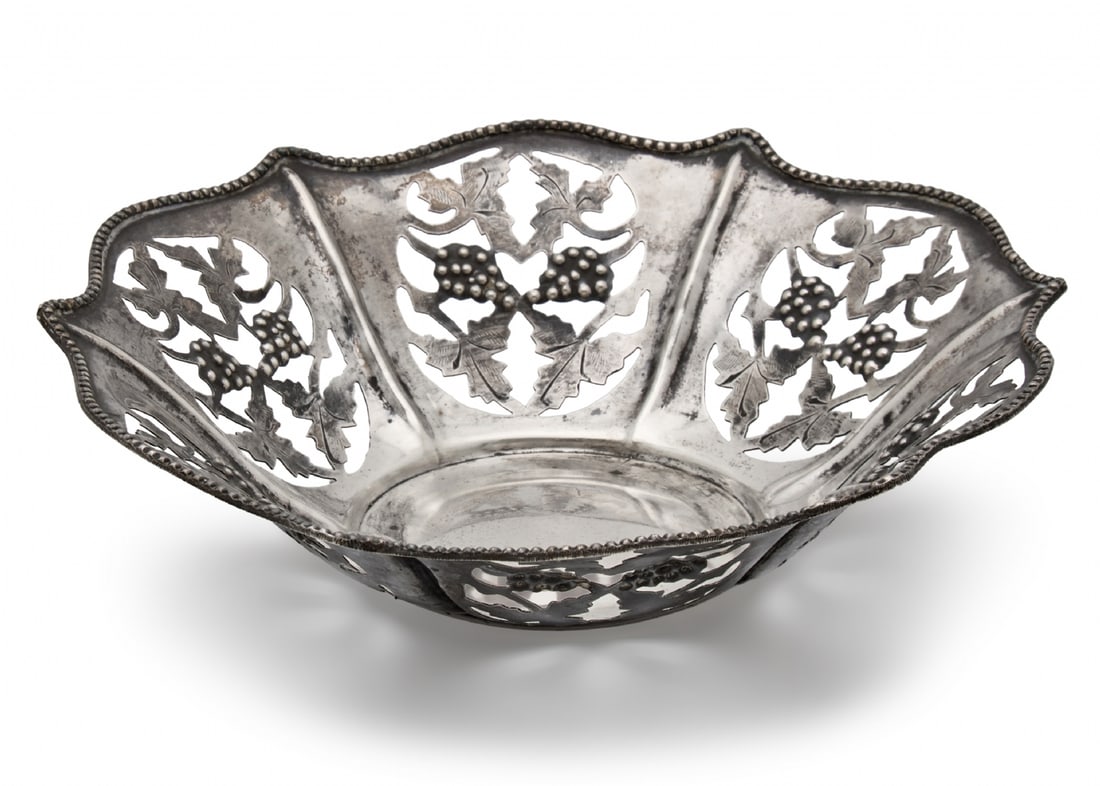 Antique Polish Silver Vessel, Decorated with Hand Sawing and Signed: Antique Polish Silver Vessel, Decorated with Hand Sawing and Signed, weight: 105 grams Diameter: 18 cm Height: 4.5 cm Notice: We are located in Israel and provide full packing and shipping service. Yo