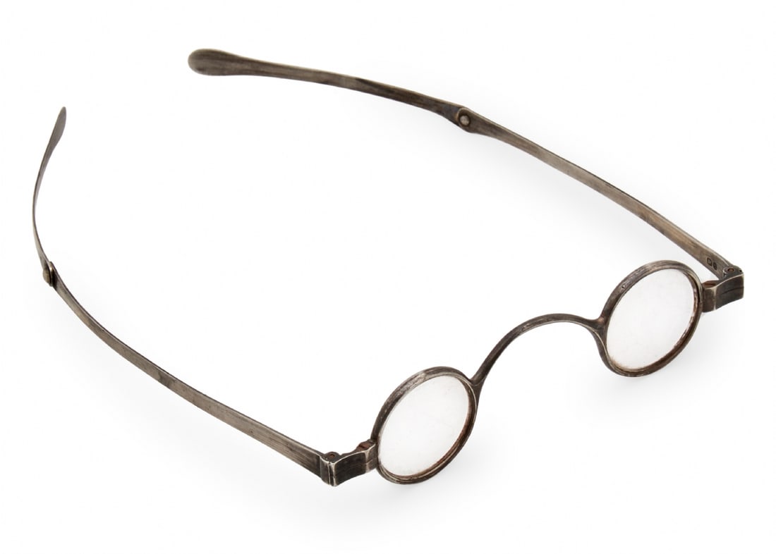 Antique Oval Reading Glasses, Made of Silver with Compact Folding Mechanism: Antique Oval Reading Glasses, Made of Silver with Compact Folding Mechanism, 19th century (signed) Lens diameter: 2.5 cm Width: 11 cm Total weight: 23.9 grams Notice: We are located in Israel and prov