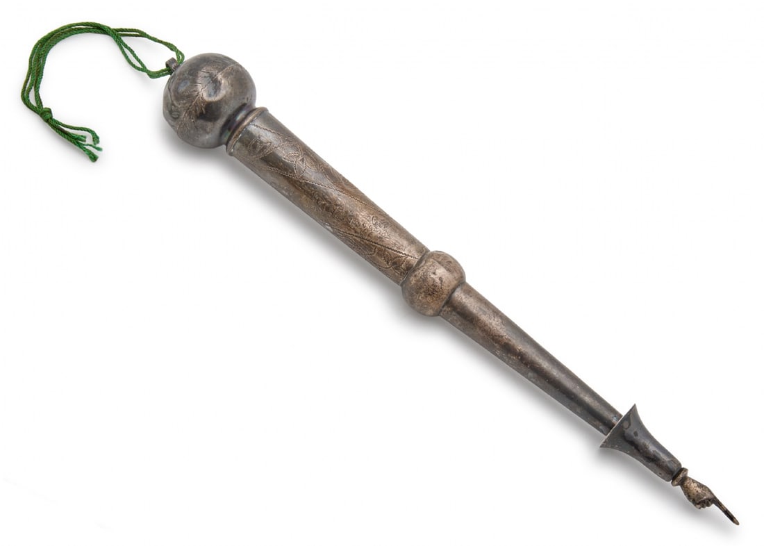 Antique Torah Pointer, Made of Sterling Silver (925), Signed: Antique Torah Pointer, Made of Sterling Silver (925), Signed, decorated with Delicate Hand Engraving With Hebrew inscription, circa 1880-1920 Length: 29 cm Weight: 79 grams Notice: We are located in I