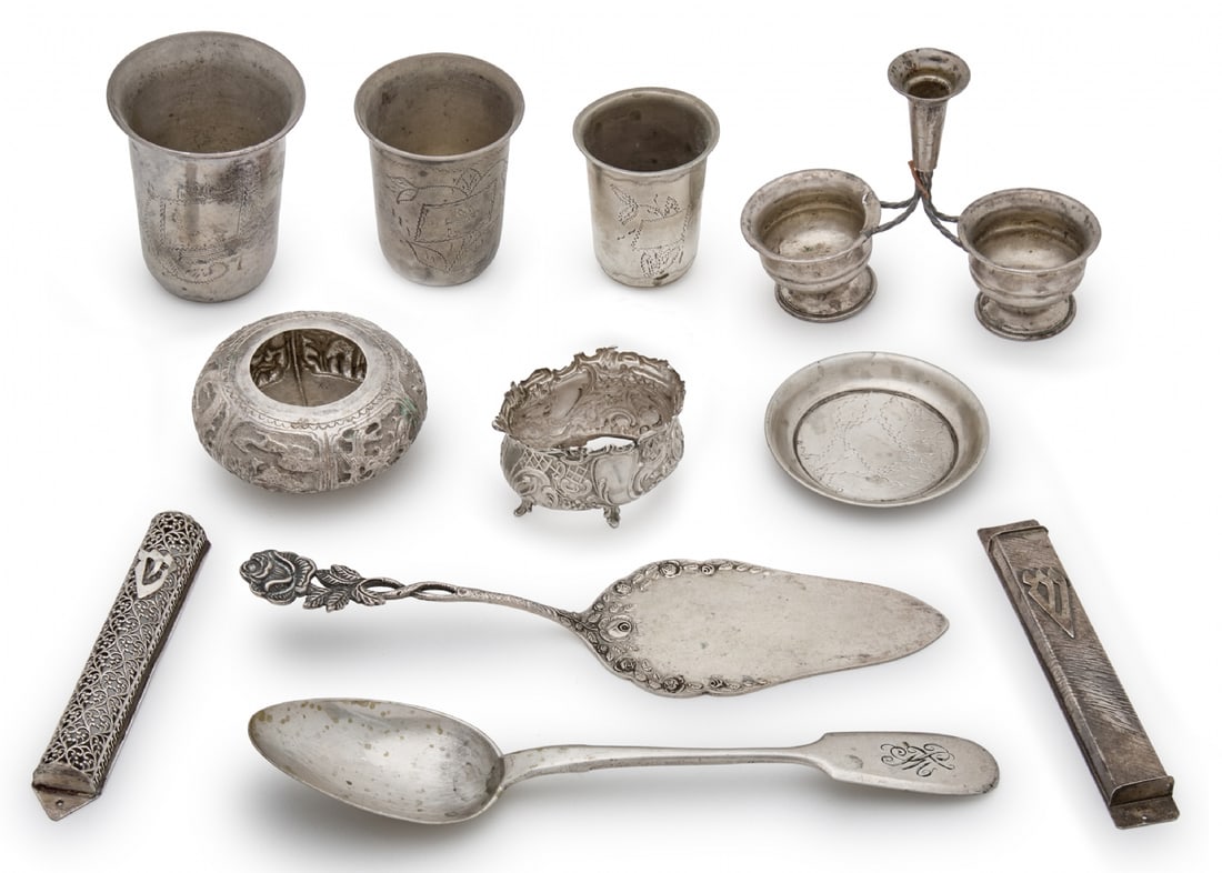 11 Different Silver Items, Various Manufacturers and Models, All Signed (800 to 925): 11 Different Silver Items, Various Manufacturers and Models, All Signed (800 to 925), total weight: 317 grams total Spoon length: 20 cm Salt shaker height: 9 cm Notice: We are located in Israel and pr
